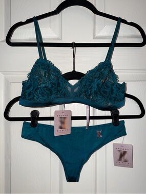 NWT Savage X Fenty Teal Lace Bralette & Thong SET